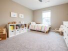 como organizar brinquedos quarto de criança prateleira caixa organizadora colorida categorias chão livre organizado