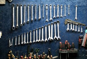 como organizar ferramentas em casa com painel de parede