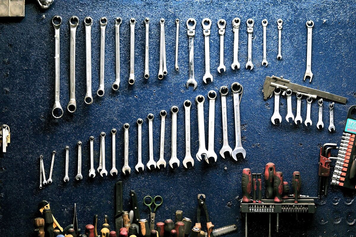 como organizar ferramentas em casa com painel de parede