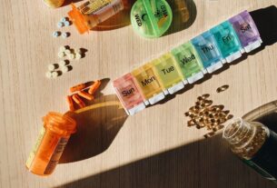 como organizar medicamentos em casa com caixa organizadora