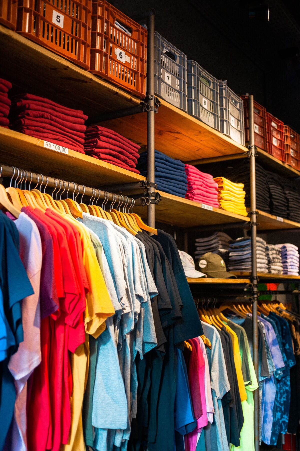 como organizar roupas guarda-roupa organizado dobra vertical gaveta cor categoria cabideiro